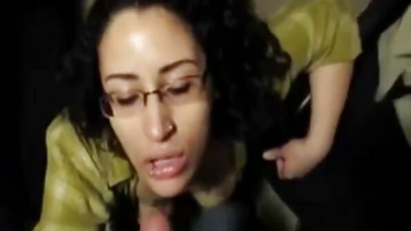 Fuckable افلام جنس فرنسي قديم Lola تبلل في الحمام